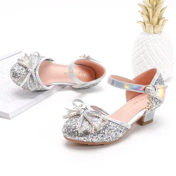 Кожени обувки за момичета; сезон Пролет-лято; модерни детски обувки на нисък ток, с блестящи кристали; детски обувки на принцесата; танцови сандали за партита с лък;